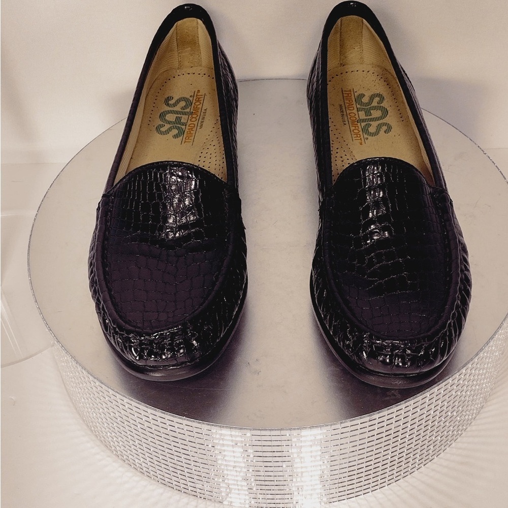 SAS Women's Black Loafers size 8N pre owned Exellent condition